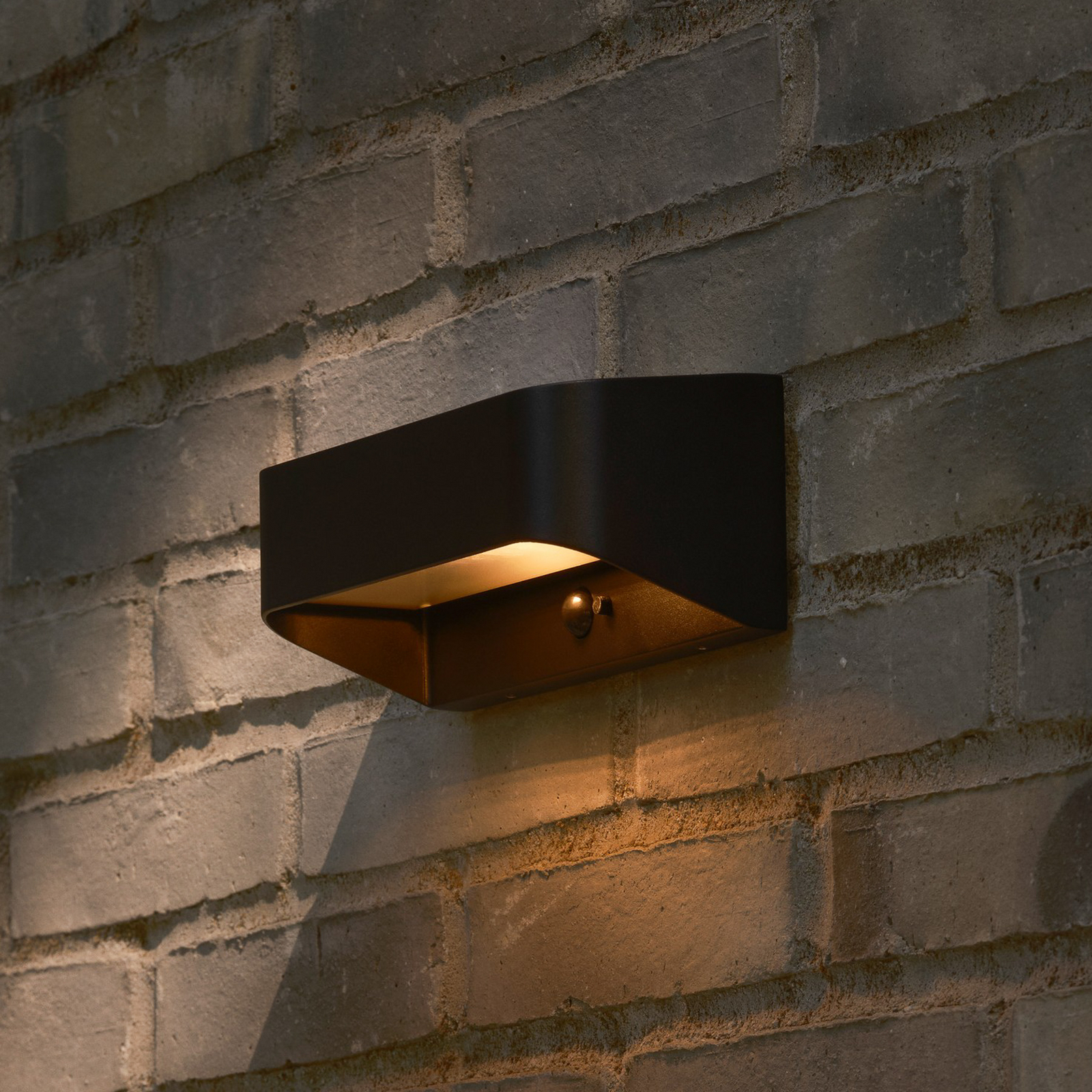 LED buiten wandlamp Marcellio, zwart, sensor, IP54